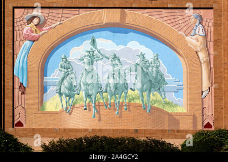 Trompe l'oeil murale di artista Richard Haas al di fuori del National Cowgirl Museo e Hall of Fame di Fort Worth, Texas Foto Stock