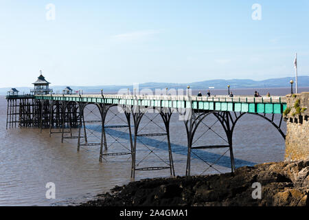 Clevedon Spiaggia e molo, Clevedon, Somerset, Inghilterra, Regno Unito Foto Stock