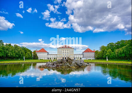 Monaco di Baviera, Germania - 13 Maggio 2019 - Il Palazzo di Nymphenburg, Schloss Nymphenburg, è un palazzo in stile barocco a Monaco di Baviera, Germania meridionale. Foto Stock