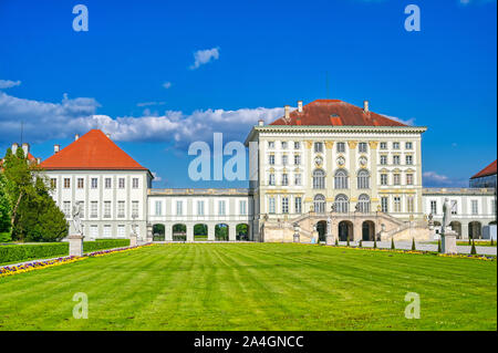 Monaco di Baviera, Germania - 13 Maggio 2019 - Il Palazzo di Nymphenburg, Schloss Nymphenburg, è un palazzo in stile barocco a Monaco di Baviera, Germania meridionale. Foto Stock