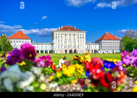 Monaco di Baviera, Germania - 13 Maggio 2019 - Il Palazzo di Nymphenburg, Schloss Nymphenburg, è un palazzo in stile barocco a Monaco di Baviera, Germania meridionale. Foto Stock