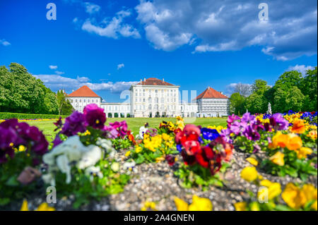 Monaco di Baviera, Germania - 13 Maggio 2019 - Il Palazzo di Nymphenburg, Schloss Nymphenburg, è un palazzo in stile barocco a Monaco di Baviera, Germania meridionale. Foto Stock