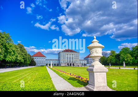Monaco di Baviera, Germania - 13 Maggio 2019 - Il Palazzo di Nymphenburg, Schloss Nymphenburg, è un palazzo in stile barocco a Monaco di Baviera, Germania meridionale. Foto Stock