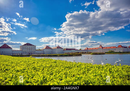Monaco di Baviera, Germania - 13 Maggio 2019 - Il Palazzo di Nymphenburg, Schloss Nymphenburg, è un palazzo in stile barocco a Monaco di Baviera, Germania meridionale. Foto Stock
