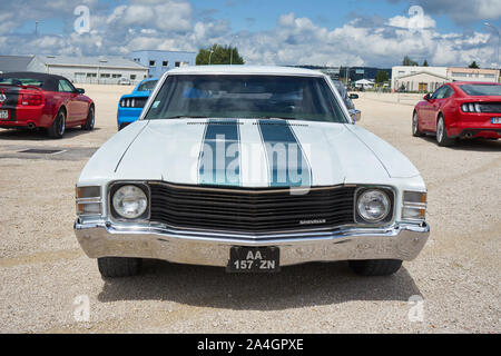 Pontarlier - Bourgogne Franche Comté Francia - 16 Giugno 2019 - Il bianco e il verde listati degli anni settanta Chevrolet Chevelle Parchi di un'auto Rallye Vie anteriore Foto Stock