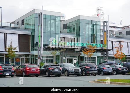 HALIFAX, NOVA SCOTIA -7 OTT 2019- Vista dell'Halifax Seaport Mercato degli Agricoltori sul lungomare di Halifax, Nova Scotia, Canada. Foto Stock