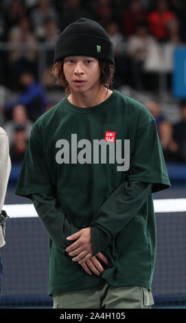 Tokyo, Giappone. Xiv oct, 2019. In Giappone il gigante di abbigliamento Uniqlo ambasciatore giapponese snowboarder Ayumu Hirano sorrisi come Uniqlo detiene una carità evento tennis "Uniqlo Lifewear giorno Tokyo' a Tokyo lunedì, 14 ottobre 2019. Credito: Yoshio Tsunoda/AFLO/Alamy Live News Foto Stock