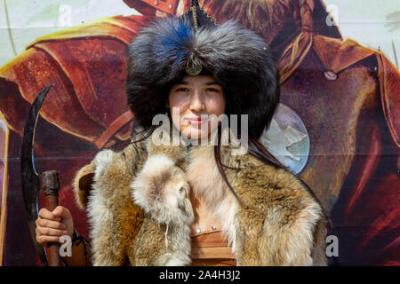 Istanbul / TURCHIA - Ottobre 04 2019: 4. Etnospor festival culturali. Il mongolo donna guerriero Foto Stock