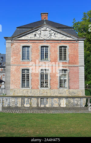 Close-up del parafango destro con stemma al Chateau de Beloeil, residenza del Principe de Ligne, in Beloeil (Hainaut), Belgio Foto Stock