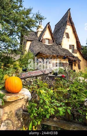 La casa Spadena, noto anche come la casa della strega è un storybook home progettato da Hollywood art director, Harry Oliver in Beverly Hills, in California Foto Stock