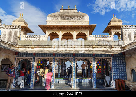 Udaipur, India - 17 Febbraio 2019: cortile del palazzo di città in Udaipur Rajasthan Foto Stock