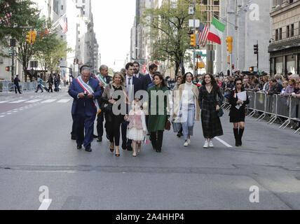 New York, NY, STATI UNITI D'AMERICA. Xiv oct, 2019. Fifth Avenue, New York, Stati Uniti d'America, 15 Ottobre 2019 - migliaia i popoli hanno partecipato il 2019 il Columbus Day Parade di New York City.Foto: Luiz Rampelotto/EuropaNewswire.Photo credit obbligatorio. Credito: Luiz Rampelotto/ZUMA filo/Alamy Live News Foto Stock