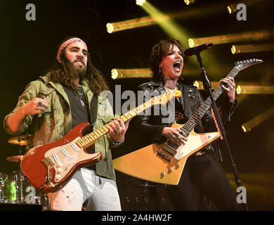 Ottobre 13, 2019, Ontario, CA, U.S: Joe Hottinger e Lzzy Hale per Halestorm 2019 Autunno Tour Ottobre 13th, 2019 in Ontario, California alla Toyota Arena (credito Immagine: © Dave Safley/ZUMA filo) Foto Stock