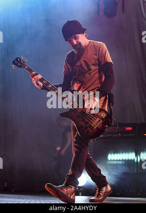 Ottobre 13, 2019, Ontario, CA, U.S: Robbie Merrill, Bass e backing vocals per Godsmack 2019 Autunno Tour Ottobre 13th, 2019 in Ontario, California alla Toyota Arena (credito Immagine: © Dave Safley/ZUMA filo) Foto Stock