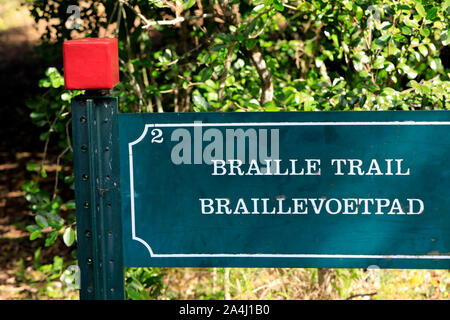 Il sentiero Braille ingresso in giardini botanici di Kirstenbosch, Cape Town, Sud Africa. Foto Stock