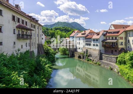 Vecchia città sul fiume Sora, Skofja Loka, Slovenia Foto Stock