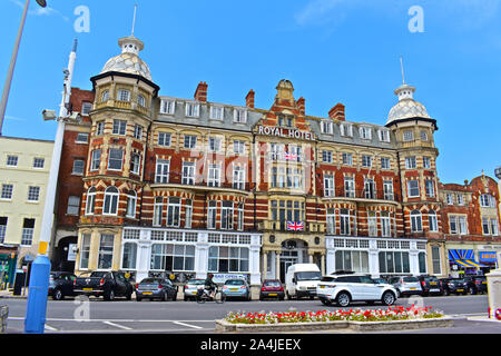 Il Royal Hotel, Weymouth. Edificio risale al 1899.rosso mattone con pietra di Portland finestra porta & condimenti. Situato sulla spianata che si affaccia sul mare. Foto Stock