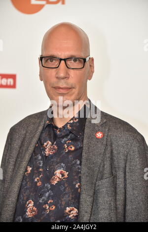 Colonia, Germania. Xiii oct, 2019. Autore Mario Sisto arriva alla schermata del film 'Wilsberg - scritto in faccia al Film Festival di Colonia, international film e televisione festival Credito: Horst Galuschka/dpa/Alamy Live News Foto Stock