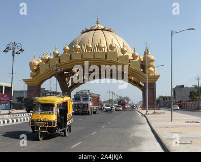 Golden Gate di ingresso ad Amritsar Punjab, India 2017. Foto Stock