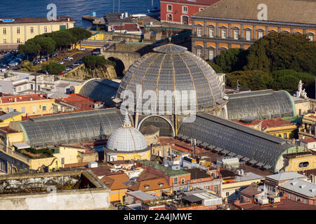 L'Italia, Campania, Napoli, Galleria Umberto I visti da Castel Sant'Elmo Foto Stock