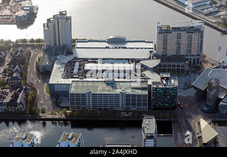 Vista aerea del Lowry Outlet Mall a Salford Quays, Manchester, Regno Unito Foto Stock