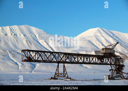 Miniera di carbone sull'isola Spitsbergen a Svalbard Foto Stock