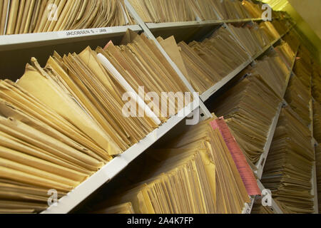 Ordine alfabetico - alphabeth - Archiviazione di documenti - file - Ricerca - burocrazia - ripostiglio ordine storico conformità - Documenti - organizatio Foto Stock