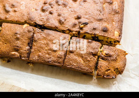 Blondie brownie con burro di arachidi, il cioccolato bianco e arachidi tostate. Torte fatte in casa Dessert / bionda Brownie pezzi. Torte fatte in casa Dessert. Foto Stock