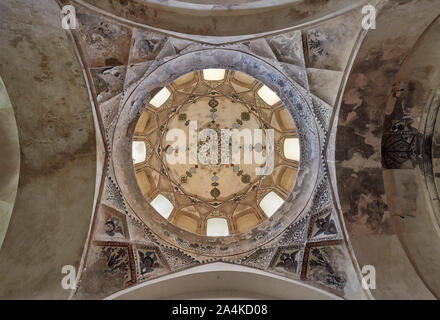 A Djolfa, Iran. Dal 01 Giugno, 2017. Soffitto in archivio la Chiesa Armena Apostolica monastero di Santo Stefano nel nord dell Iran vicino Djolfa, preso il 01.06.2017. Il monastero è dal 2008 insieme con il monastero Sankt Thaddaus e la cappella di Dsordsor parte del Patrimonio Mondiale UNESCO monastero armeno in Iran. | Utilizzo di credito in tutto il mondo: dpa/Alamy Live News Foto Stock