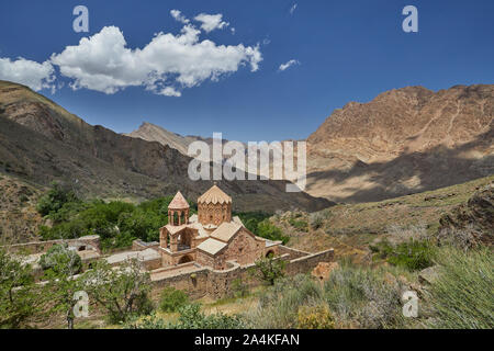 La Chiesa Armena Apostolica monastero di Santo Stefano nel nord dell Iran vicino Djolfa, preso il 01.06.2017. Il monastero è dal 2008 insieme con il monastero Sankt Thaddaus e la cappella di Dsordsor parte del Patrimonio Mondiale UNESCO monastero armeno in Iran. | Utilizzo di tutto il mondo Foto Stock