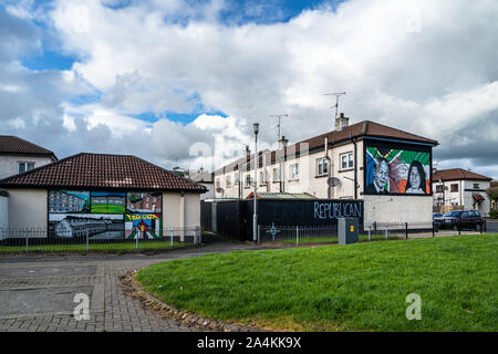 DERRY, Londonderry / IRLANDA DEL NORD - 12 ottobre 2019: Il Bogside è un neigbourhoud al di fuori delle mura della città di Derry. Foto Stock