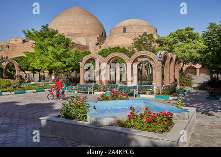 La Moschea Blu, noto anche come moschea Kabud nella città iraniana di Tabriz, presa su 30.05.2017. Esso è stato completato nel 1465 a nome di Khatun Jan iniziato, la moglie del leader della tribù turkmene Qara Qoyunlu, Shah Jahan, durante il suo regno nelle cosiddette pecore nere impero. | Utilizzo di tutto il mondo Foto Stock