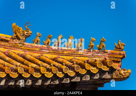 Close-up del golden piastrelle tetti della Città Proibita,l'ex palazzo imperiale cinese della dinastia Ming alla fine della dinastia Qing, t Foto Stock