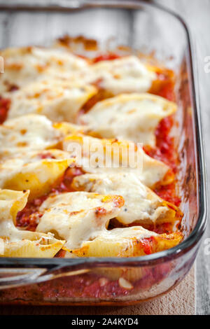 I gusci di pasta ripiene di carne tritata Foto Stock