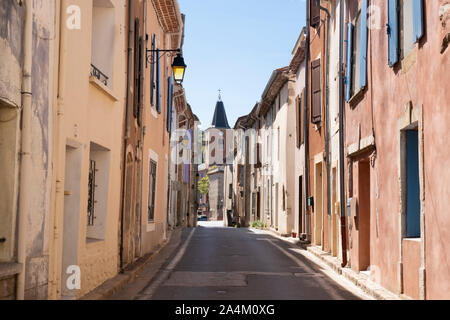 St Chinian, Herault, Languedoc, Francia. La città è il centro di produzione di vino nella zona Foto Stock