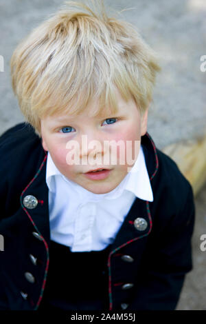 Ragazzo che celebra il 17 maggio in Norvegia Foto Stock