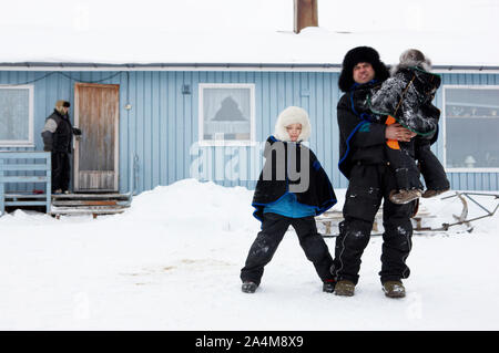 Laplander padre e figli. Lapp / Lapps / Laplander / Lapponi / Lapplander Lapplanders / / / Sami stesso / Lapponia / Lappland. Foto Stock