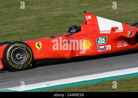 Il MUGELLO, IT, Ottobre 2017: Ferrari F1 2001 ex Michael Schumacher in azione sul circuito del Mugello in Italia durante le Finali Mondiali Ferrari 2017. Italia Foto Stock