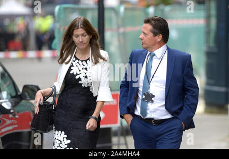 Michelle Donelan MP (Cost: Chippenham) e Nigel Huddleston MP (Cost: Metà Worcestershire) arrivano a Downing Street per un anno al numero 10, secondo SEP Foto Stock