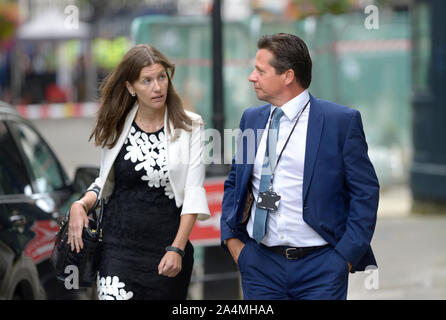 Michelle Donelan MP (Cost: Chippenham) e Nigel Huddleston MP (Cost: Metà Worcestershire) arrivano a Downing Street per un anno al numero 10, secondo SEP Foto Stock