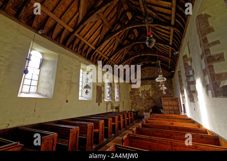 Llanthony Priory (Priordy Llanddewi Nant Hodni) è una rovina ex convento degli Agostiniani in una appartata Vale of Ewyas, una ripida facciate una volta-ghiacciate vall Foto Stock