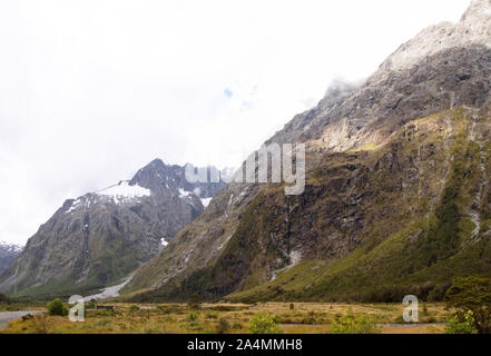 Incontaminato habitat di montagna nel Parco Nazionale di Fiordland, Isola del Sud della Nuova Zelanda Foto Stock