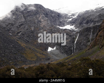 Incontaminato habitat di montagna nel Parco Nazionale di Fiordland, Isola del Sud della Nuova Zelanda Foto Stock