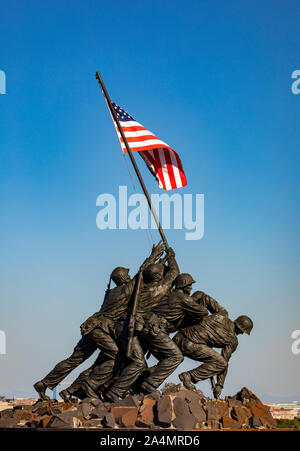 ARLINGTON, VIRGINIA, Stati Uniti d'America - STATI UNITI Marine Corps War Memorial, Iwo Jima bandiera del sollevamento. Foto Stock
