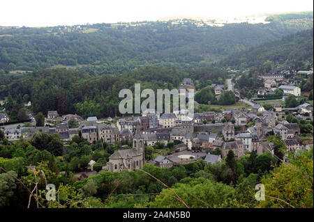 Villaggio di Murol in vista aerea del Puy de Dome dipartimento Foto Stock