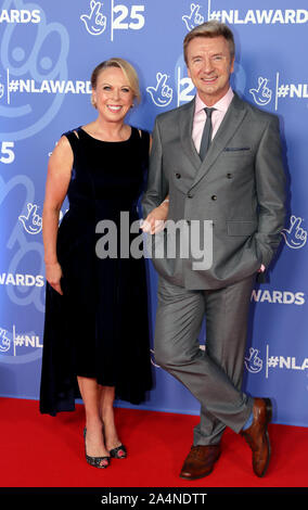 Jayne Torvill e Christopher Dean frequentando il venticinquesimo compleanno Lotteria Nazionale Awards, la ricerca per il Regno Unito preferiti della lotteria nazionale-progetti finanziati. Foto Stock