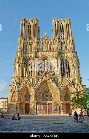Cattedrale di Reims in Marne, nella grande regione Est della Francia. Foto Stock