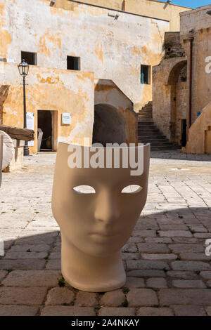 Cortile del Castello Angevine-Aragonese in Gallipoli città vecchia, Puglia (Puglia) nel Sud Italia Foto Stock