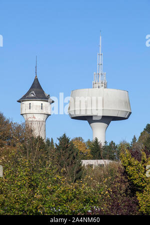 Il vecchio Hatzfeld Water Tower e la nuova torre di acqua, sulla destra, in Wuppertal Barmen in disuso torre di acqua per acqua di alimentazione, Foto Stock