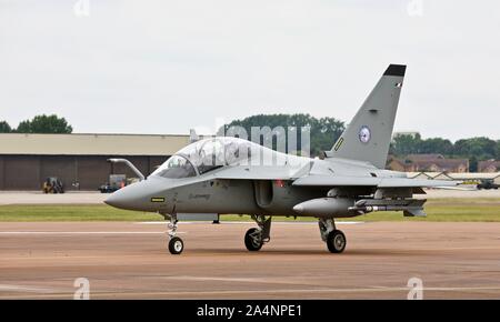 Alenia Aermacchi M-346 Master arrivando a RAF Fairford per il 2019 Royal International Air Tattoo Foto Stock